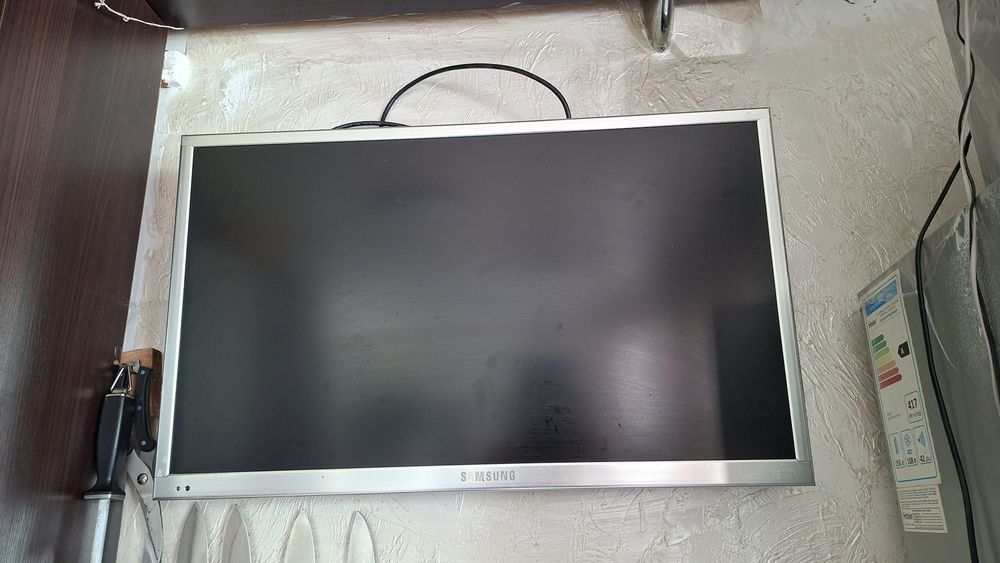 Продам телевизор 81 см