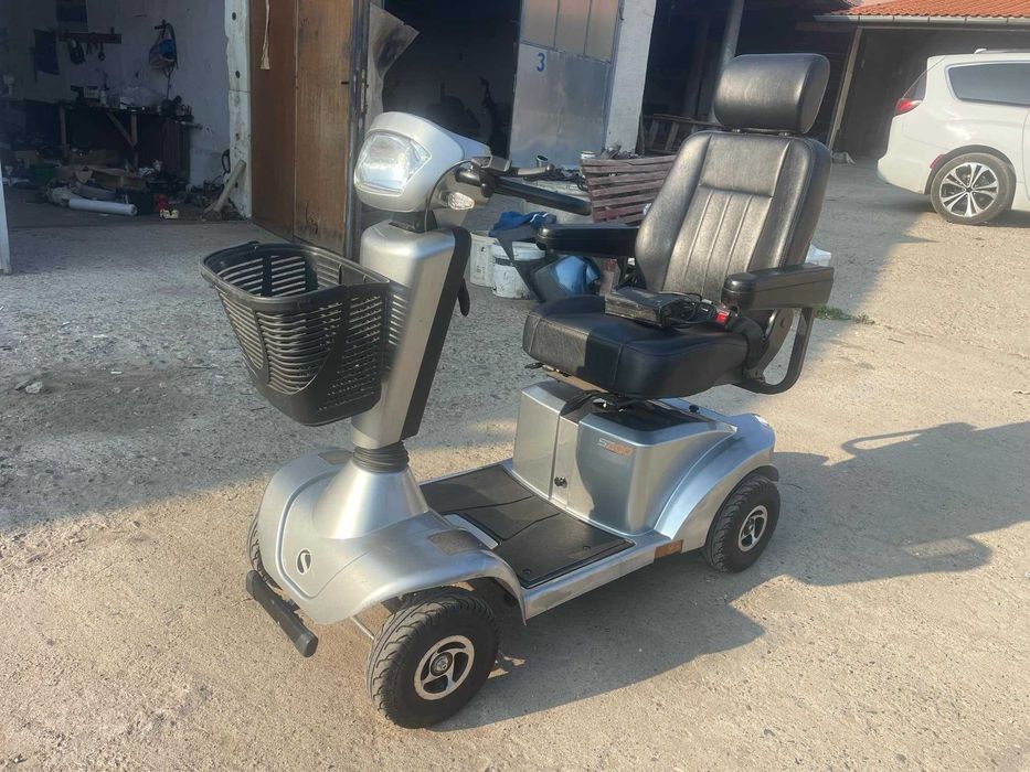 Скутер за трудно подвижни хора или инвалиди