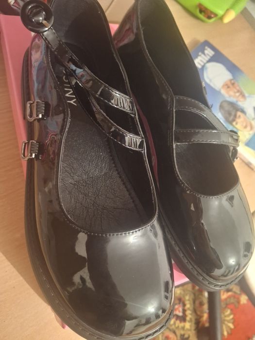 Женский ботинка размер 240