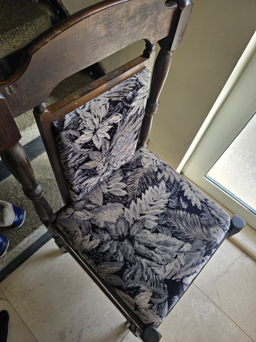 Трапезни столове