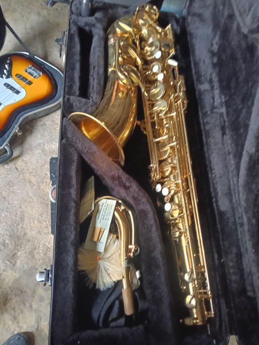 vand saxofon Yamaha YTS-280.