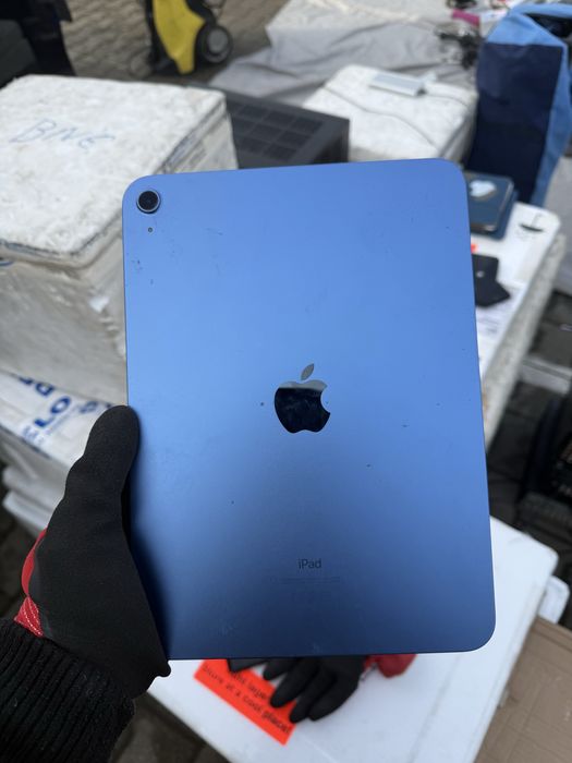 Apple iPad 10th Gen (2022) 10.9” Wi-Fi – DEFECT