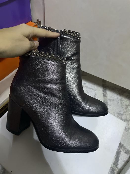 Осенняя ботинка на каблуках