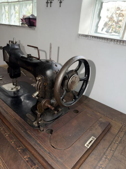 Masina cusut veche pentru colectionari