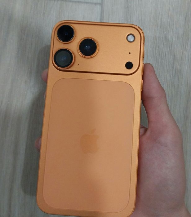 IPhone XR в корпусе IPhone 17 Pro
-Fac