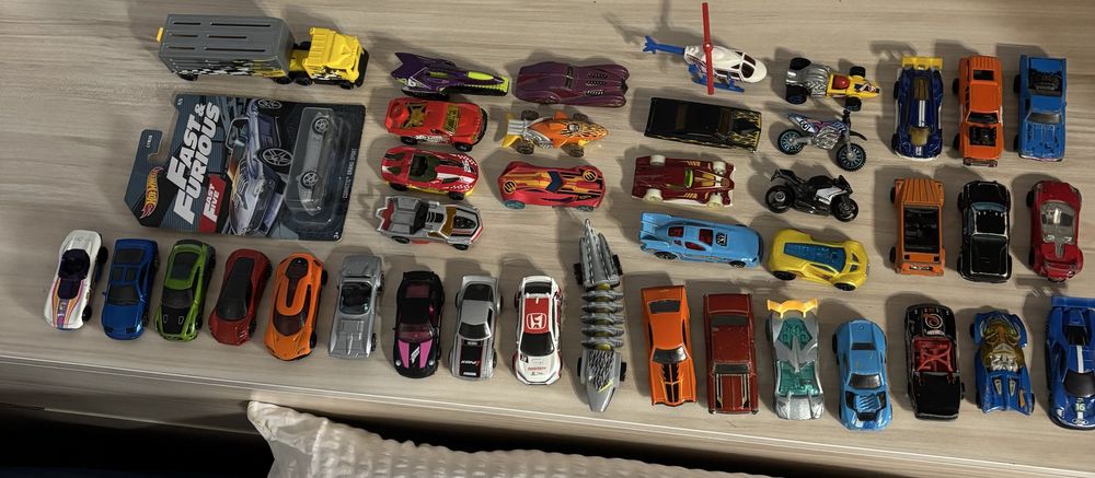 Hot wheels много различни