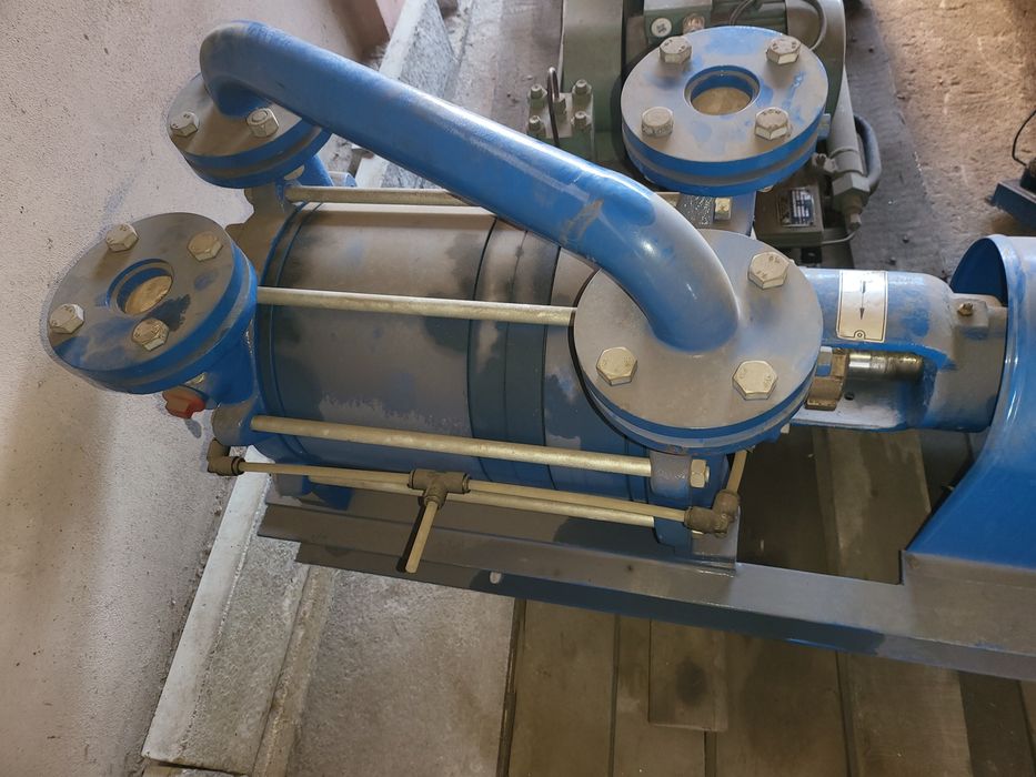 Продавам вакум помпа