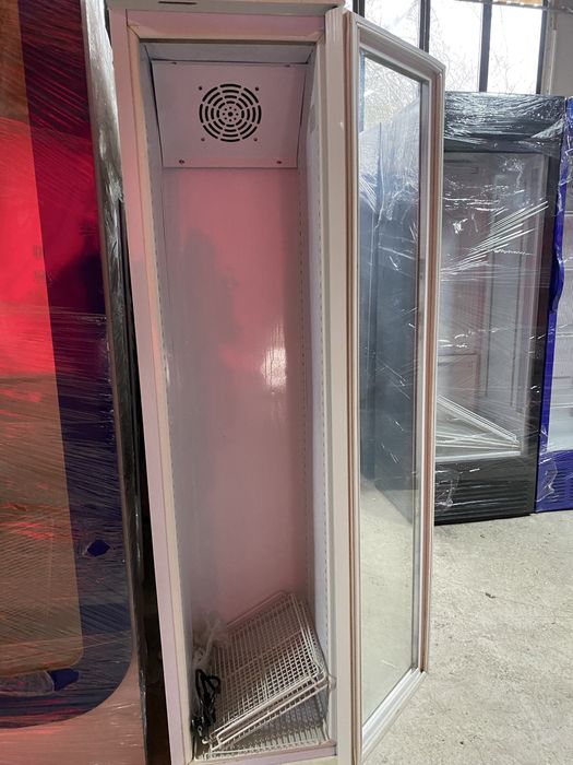 Vitrina  frigorifica slim pentru sucuri