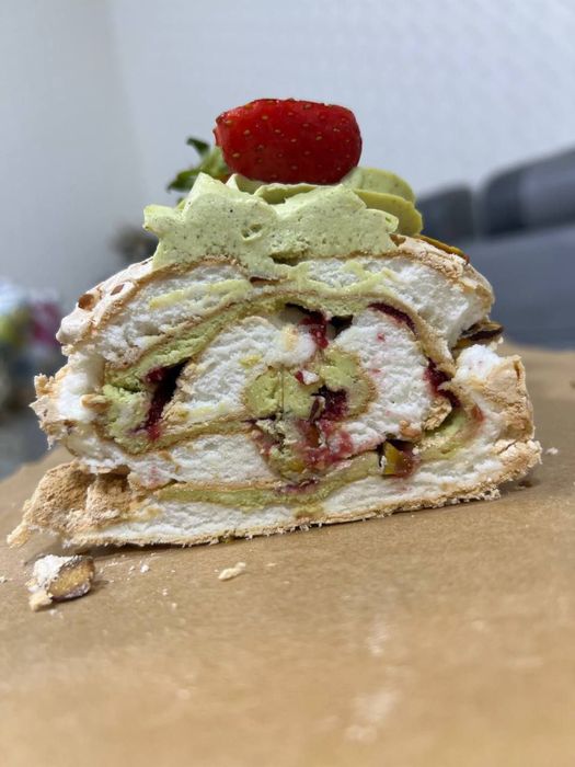 Меренговый рулет домашняя выпечка
