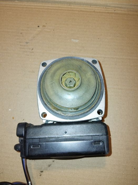 Wilo Para 25/8-75/SC Grundfos UPM2 15-60 AO Pompa recirculare piscina