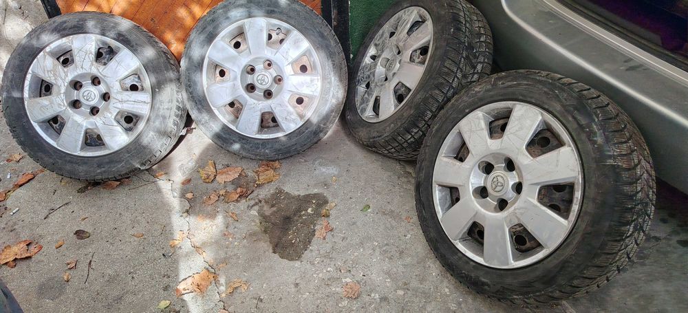 Продавам 4 броя зимни гуми с джанти и тасове – 205/55 R16