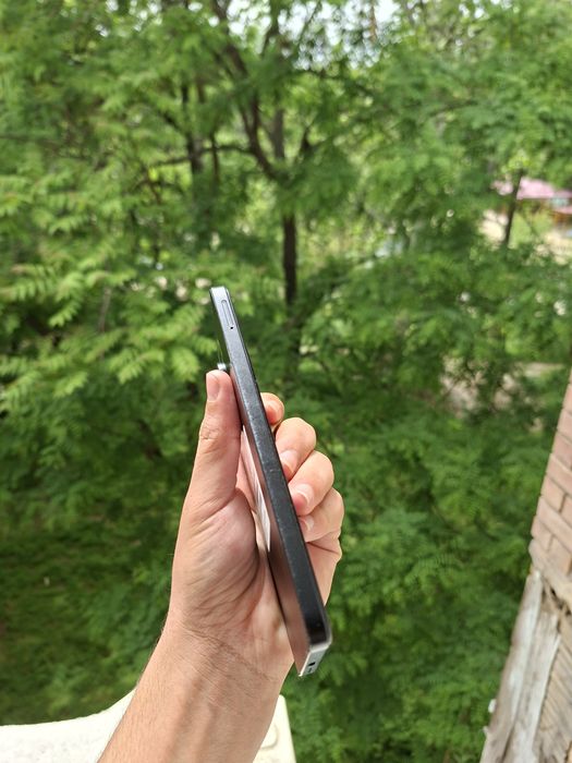 Redmi 13C 8/256 holati yaxshi