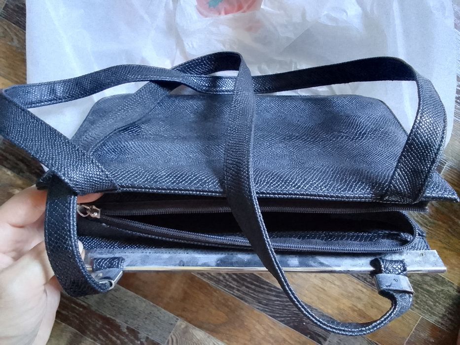 Кожена дамска чанта.