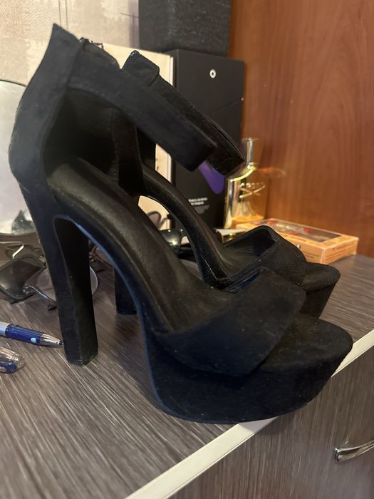 Продам босоножки