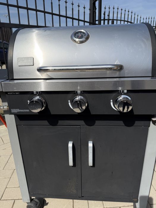 Grill pe gaz cu aprindere automata