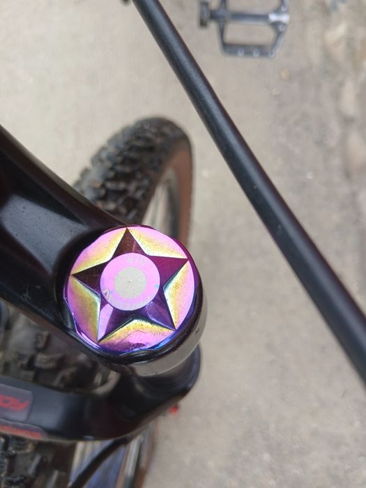 Vând bicicleta C100 în stare bună are roți de 29 și frâne pe ulei