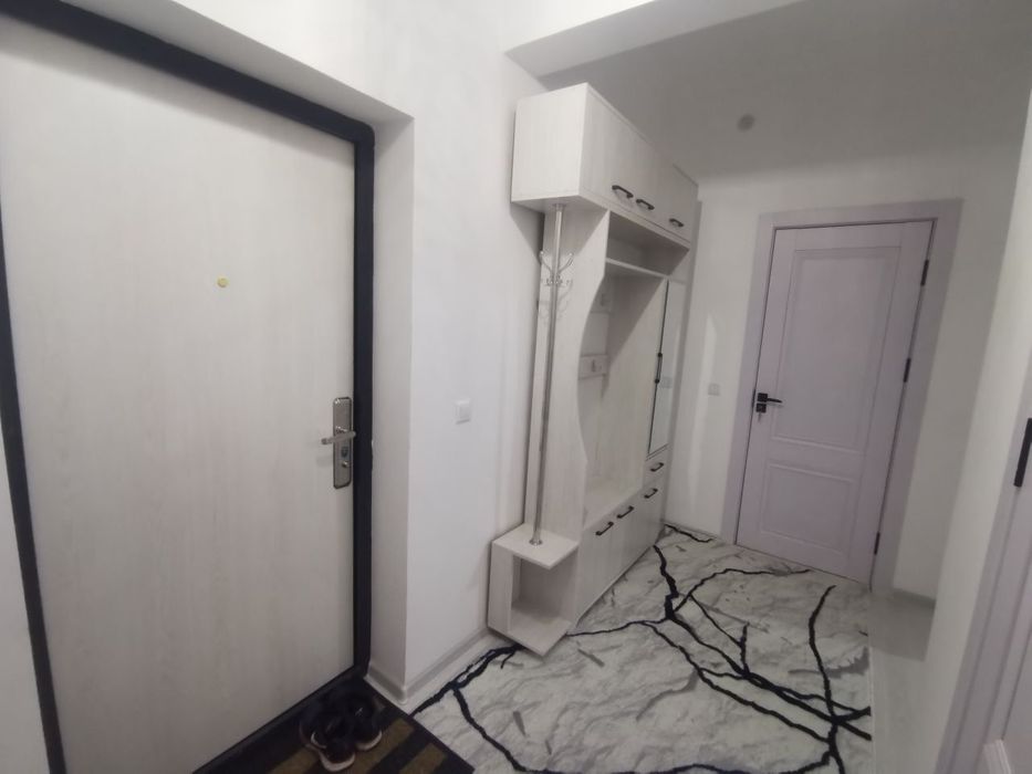 Урикзар базар. Новостройка. 2-комнатная 58кв.метр. С новый меб техник