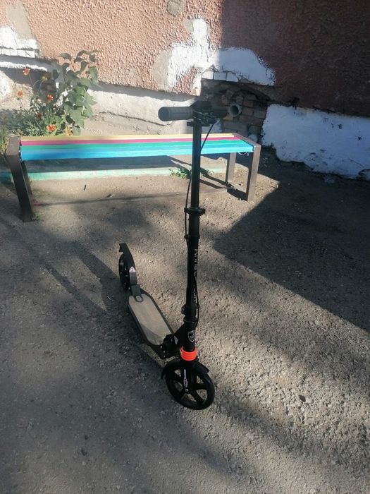 Продам самокат Anne Lawson