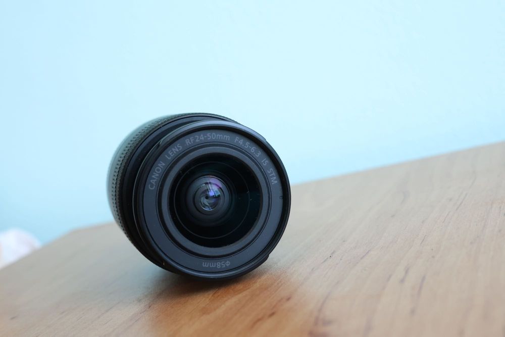 обектив Canon RF 24-50mm f/4.5-6.3 IS STM