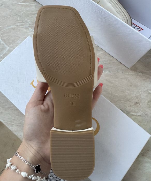 Чехли с лого GUESS