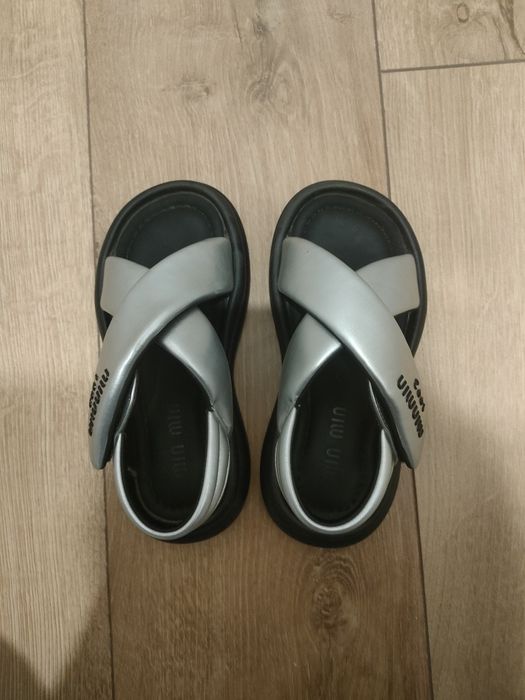 Продам сандали на девочку