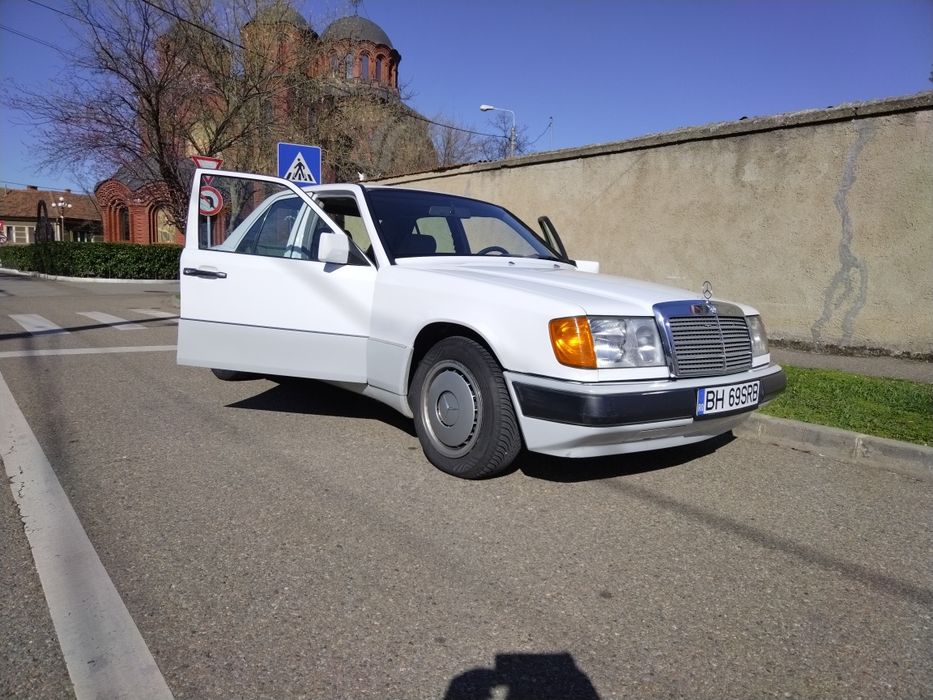 MERCEDES-BENZ E-Class 1990 — imagine 5