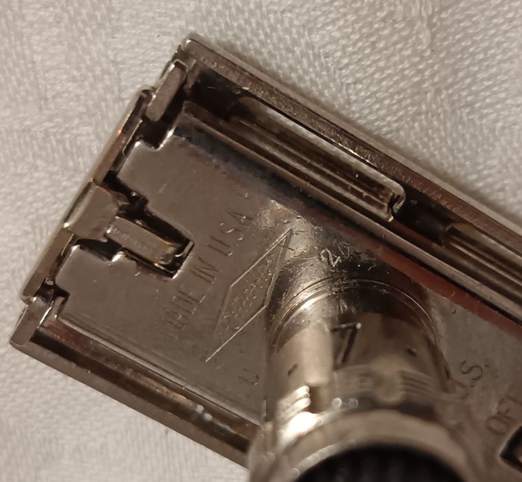 Рядък модел самобръсначка Gillette Super Adjuatable "Black Beatu" 1974 година.