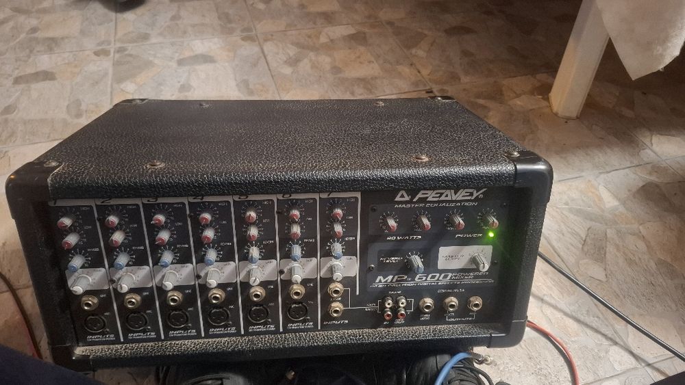 Колони усилвател пулт