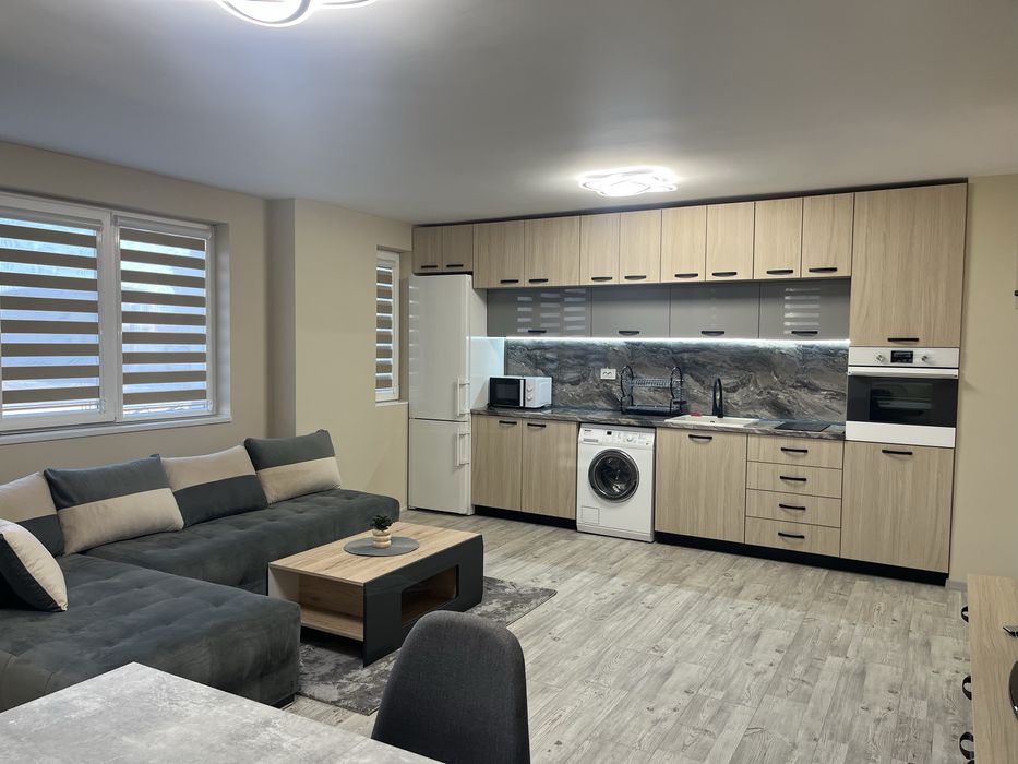 Дава се под наем Двустаен апартамент в Пазарджик, Младост - 67 кв.м за 306 € - Снимка #1