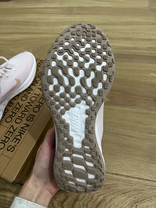 Нови оригинални маратонки Nike