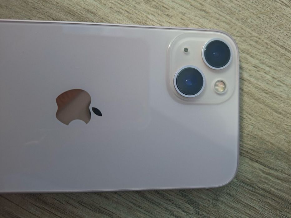 Продавам Iphone 13