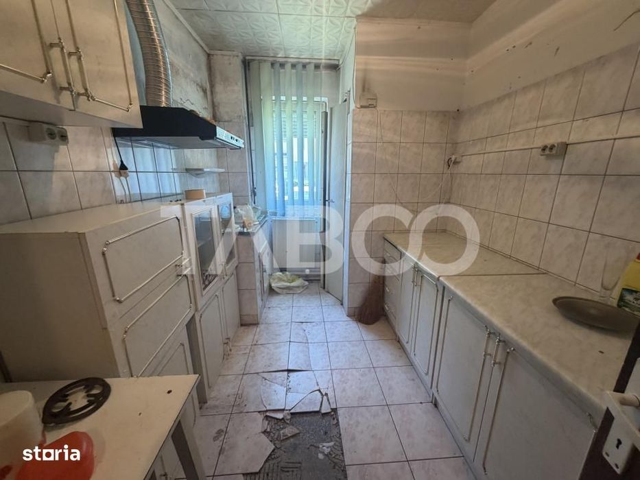 Apartament semidecomandat 37mpu 2 camere boxa la subsol balcon Parcare