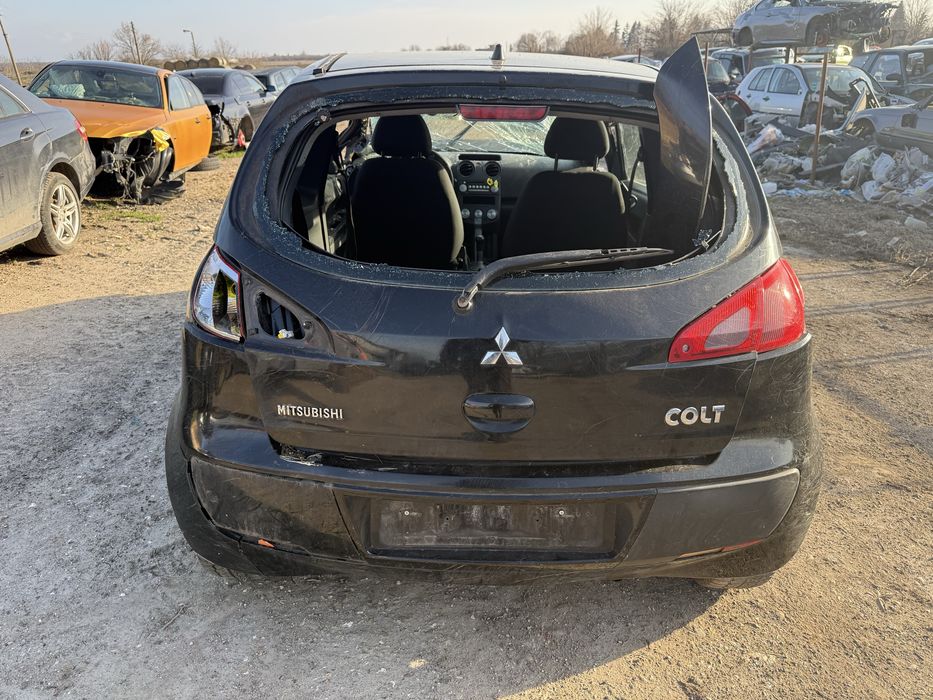 Мицубиши Колт на части 0.9 бензин