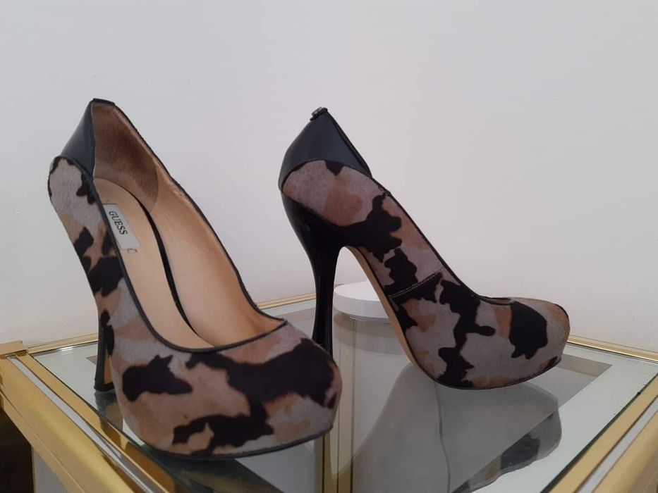 GUESS Оригинални Обувки Естествен косъм, 38 номер, Цена 50 лв.
