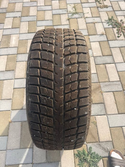 Зимняя резина 255/45R18 как новые