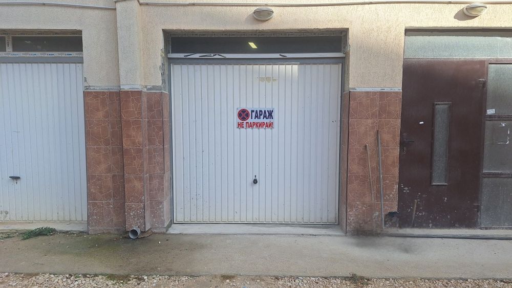 Дава се под наем Гараж / Паркомясто в Варна, м-т Сотира - 18 кв.м за 122.4 € - Снимка #1
