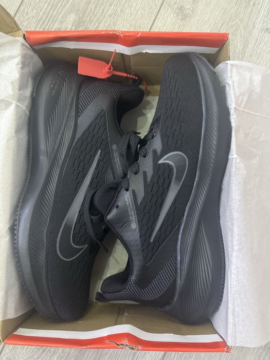 Кроссовки беговые