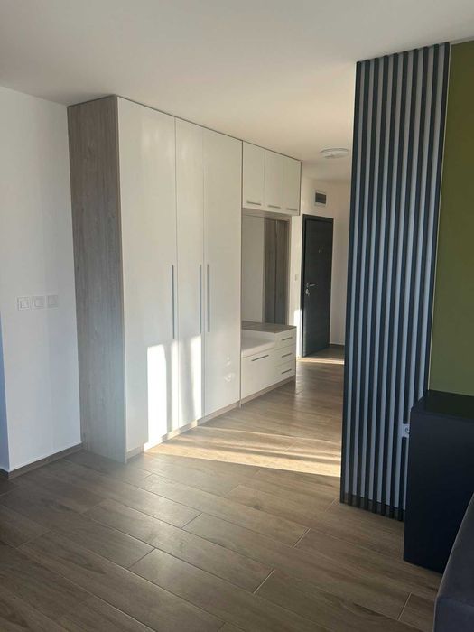 Дава се под наем Тристаен апартамент в София, Център - 110 кв.м за 1495.83 € - Снимка #2