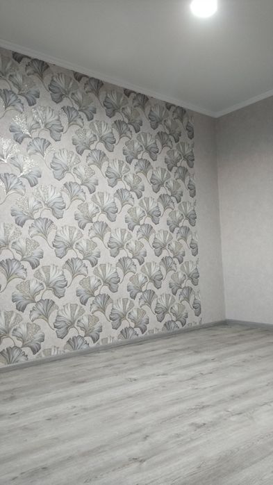 Поклейка обоев, шпаклёвка стен