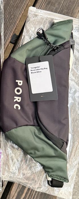 Borseta  Porc unisex noua, + pin editie limitata Beach Please