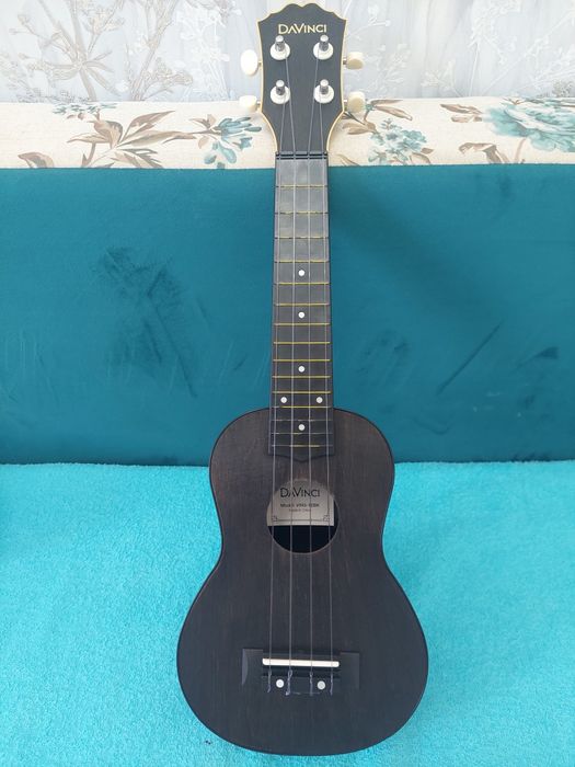 Инструмент укулеле