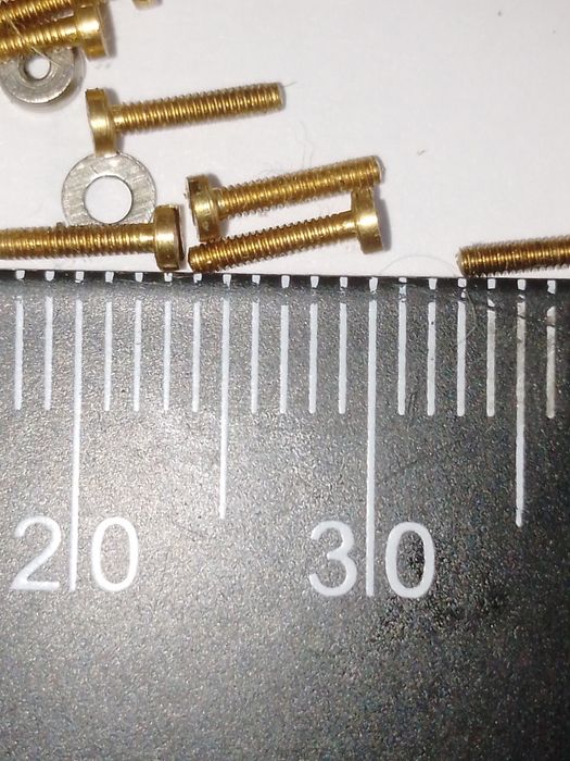 Латунные болты .