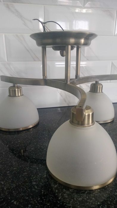 Люстра трехрожковая