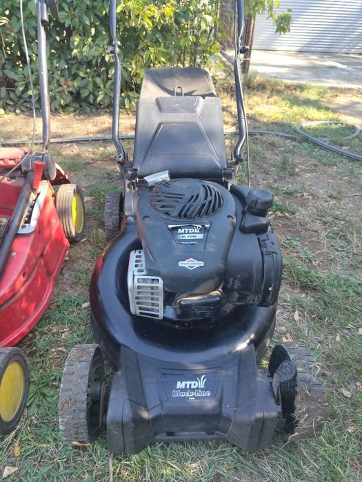 Mașină de tuns gazon.