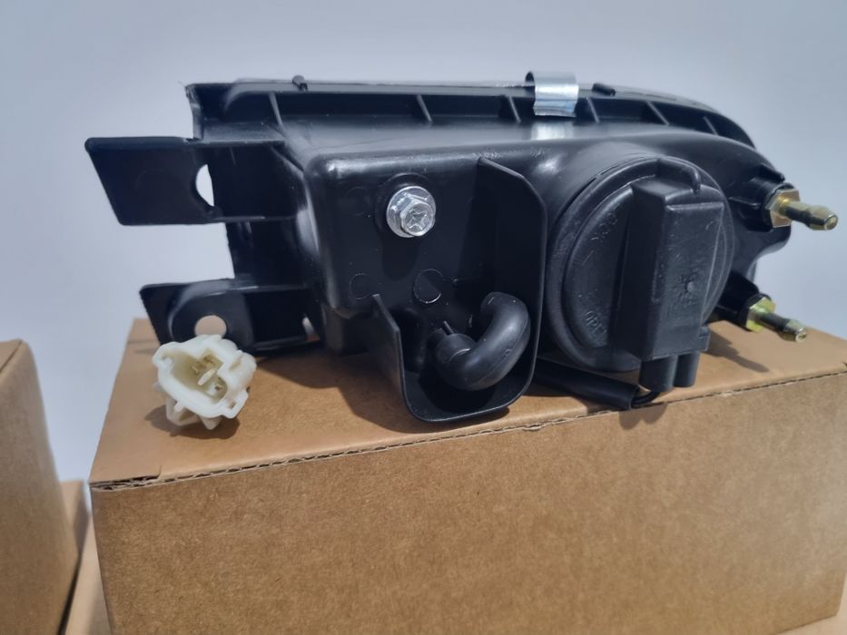 Тойота Карина Е туманик