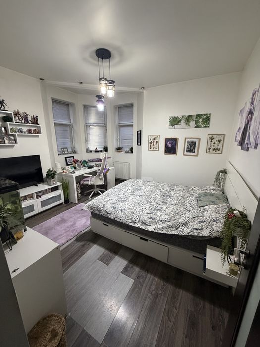 Apartament la casa, spatiu comercial si curte