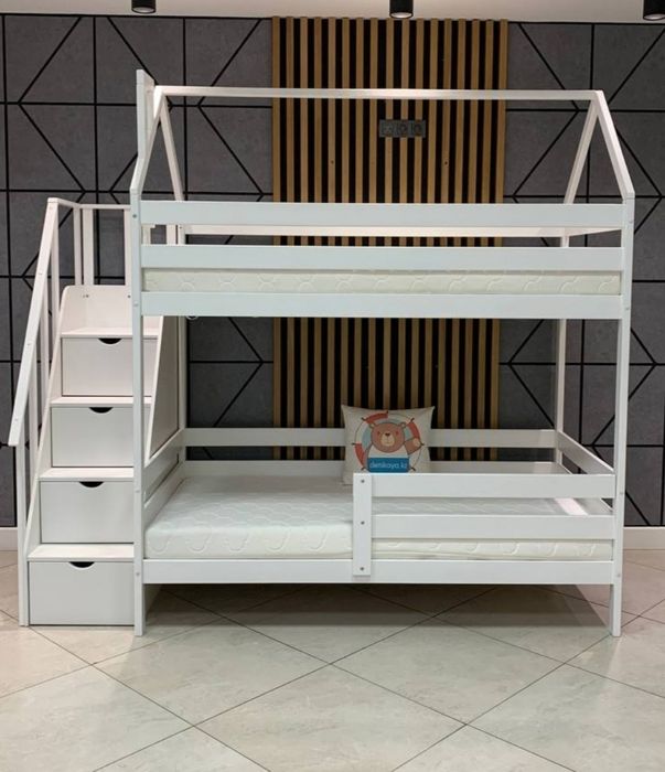 Двухъярусная кровать