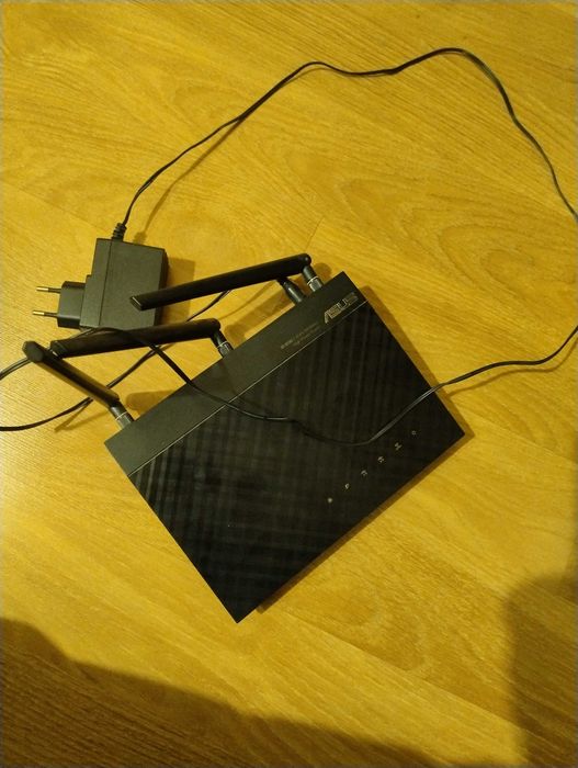 Vând Router Asus RT-N18U 2,4Ghz Gigabyte