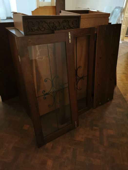 Corp mobilier bine întreținut complet