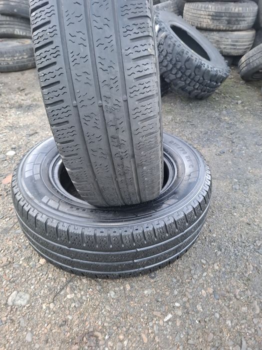 Vand 2 anvelope 215 70 15 c pireli de iarna